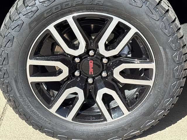 Used 2024 GMC Yukon AT4 w/ Technology Package AWD/4WD image 10