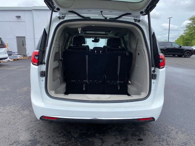 Certified 2024 Chrysler Pacifica Limited FWD image 30