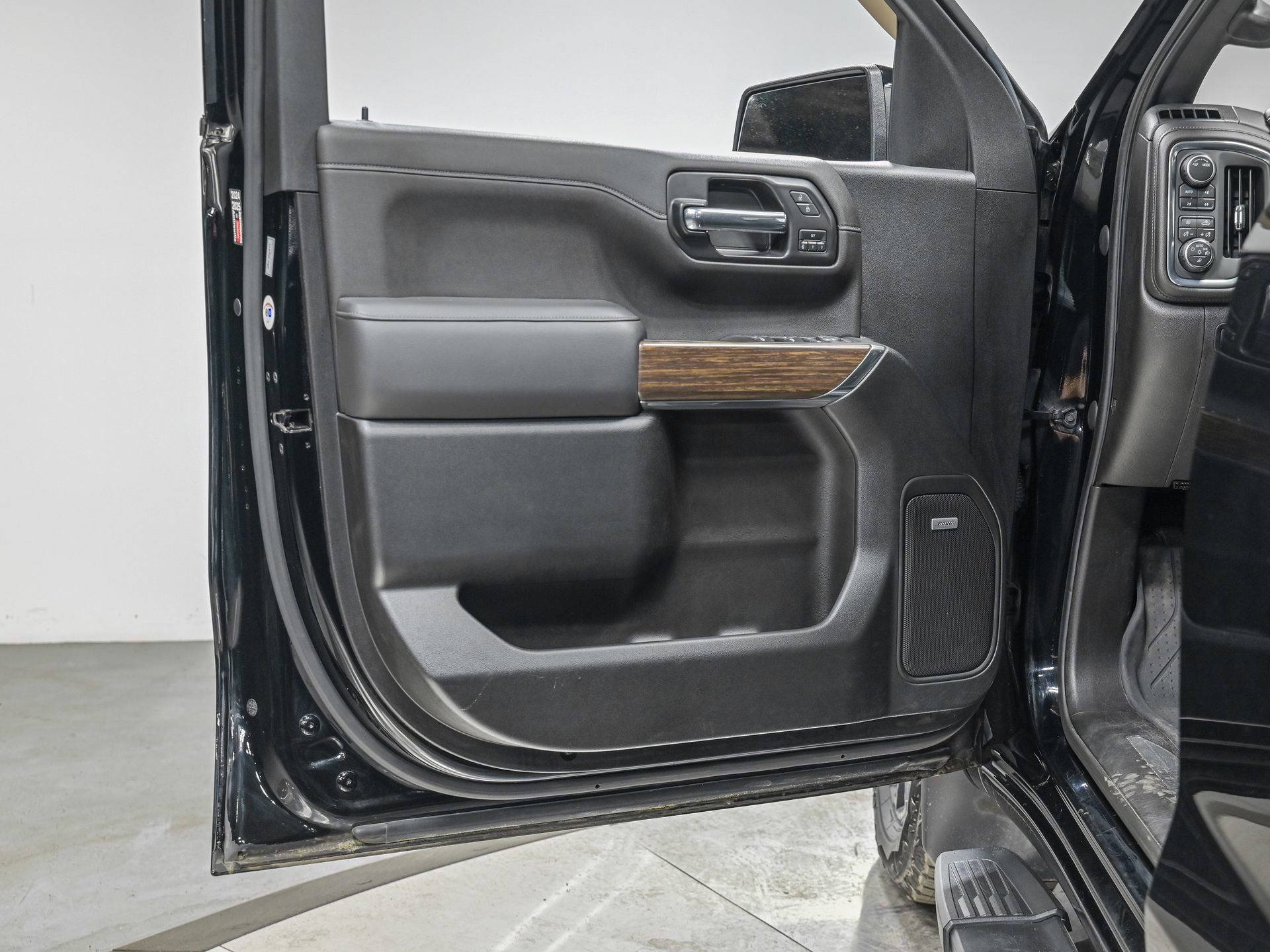 Used 2022 Chevrolet Silverado 1500 High Country w/ Z71 Off-Road Package image 12