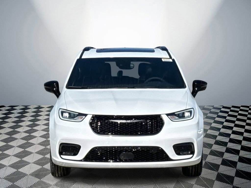 New 2026 Chrysler Pacifica Limited w/ S Appearance Package image 2