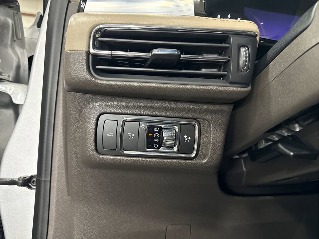 Used 2020 Lincoln Corsair AWD w/ Equipment Group 101A image 30