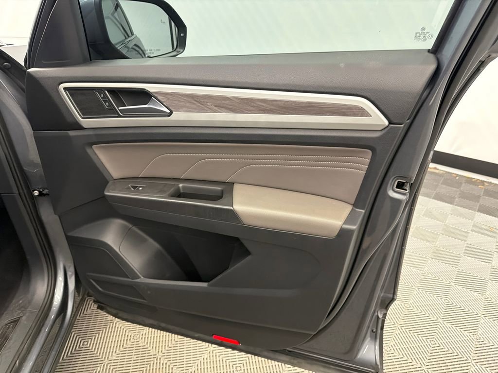 Used 2022 Volkswagen Atlas Cross Sport SE w/ Panoramic Sunroof Package image 15