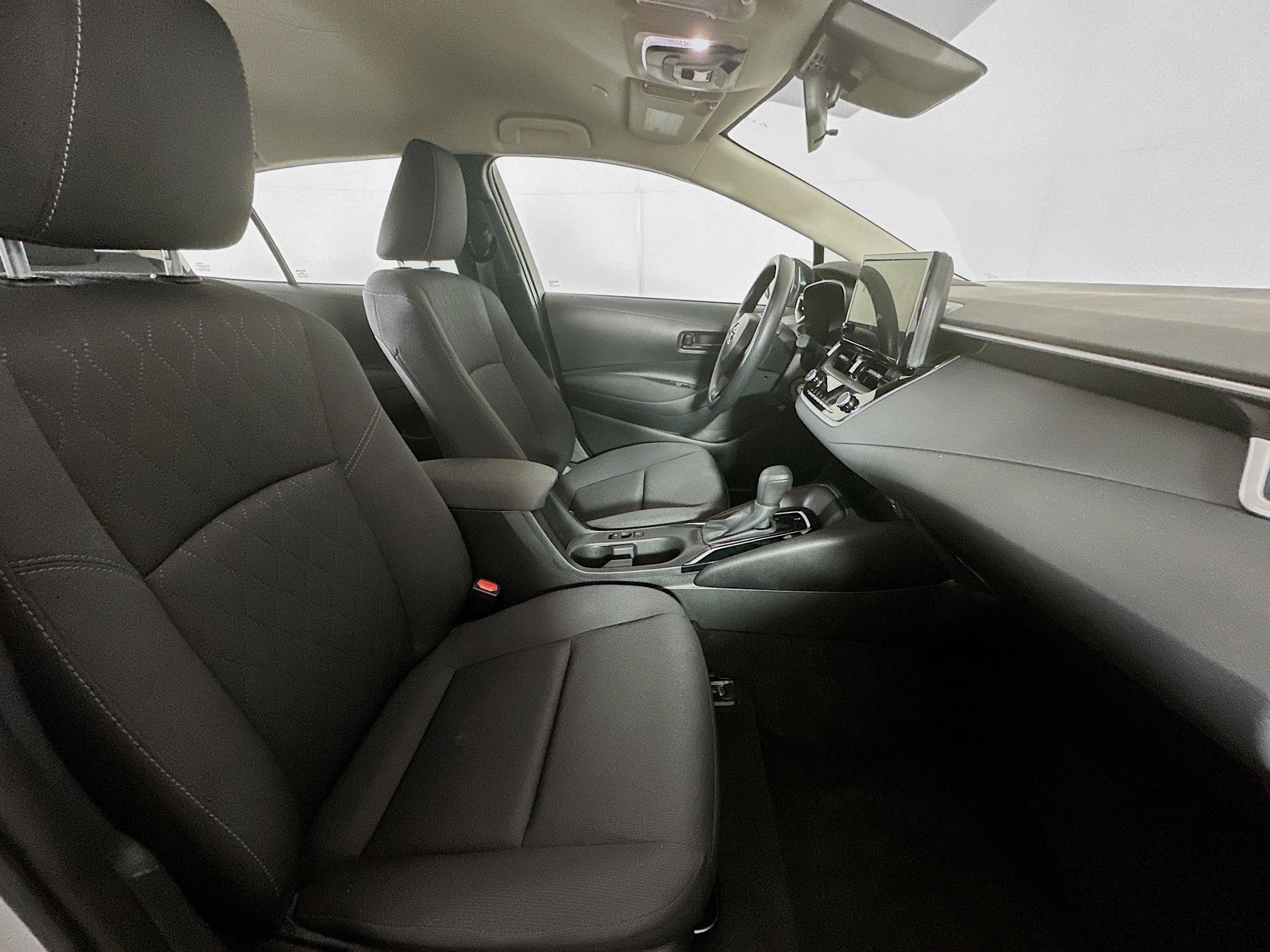 Used 2025 Toyota Corolla LE image 29