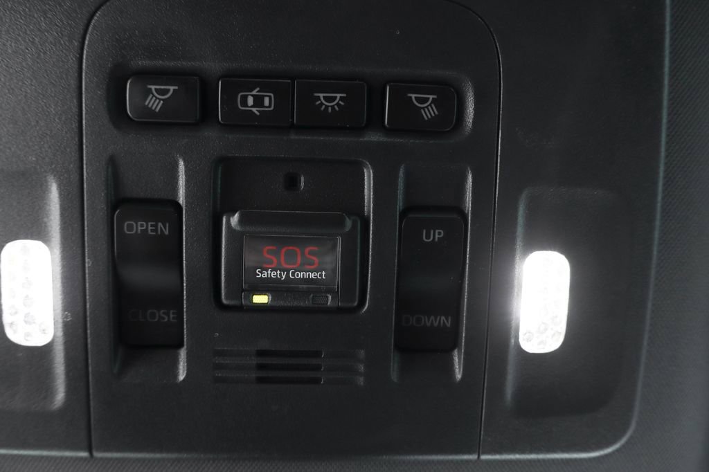 Used 2020 Toyota Avalon XSE image 29