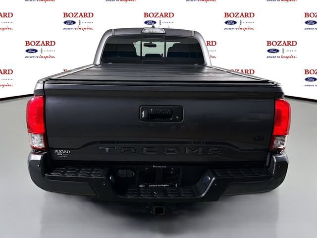 Used 2017 Toyota Tacoma TRD Sport RWD image 7