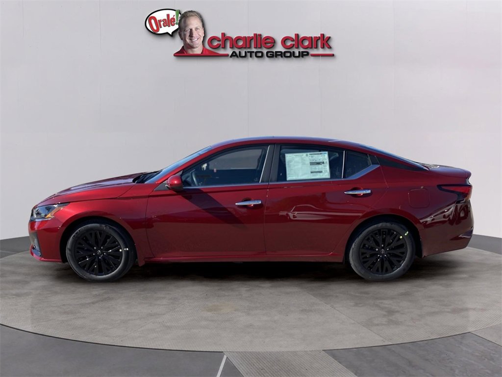 Used 2025 Nissan Altima 2.5 SV w/ SV Special Edition Package image 3