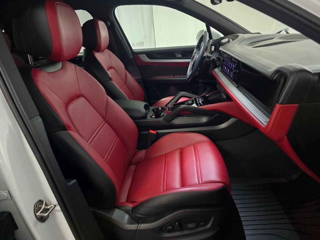 Certified 2026 Porsche Cayenne AWD/4WD image 30