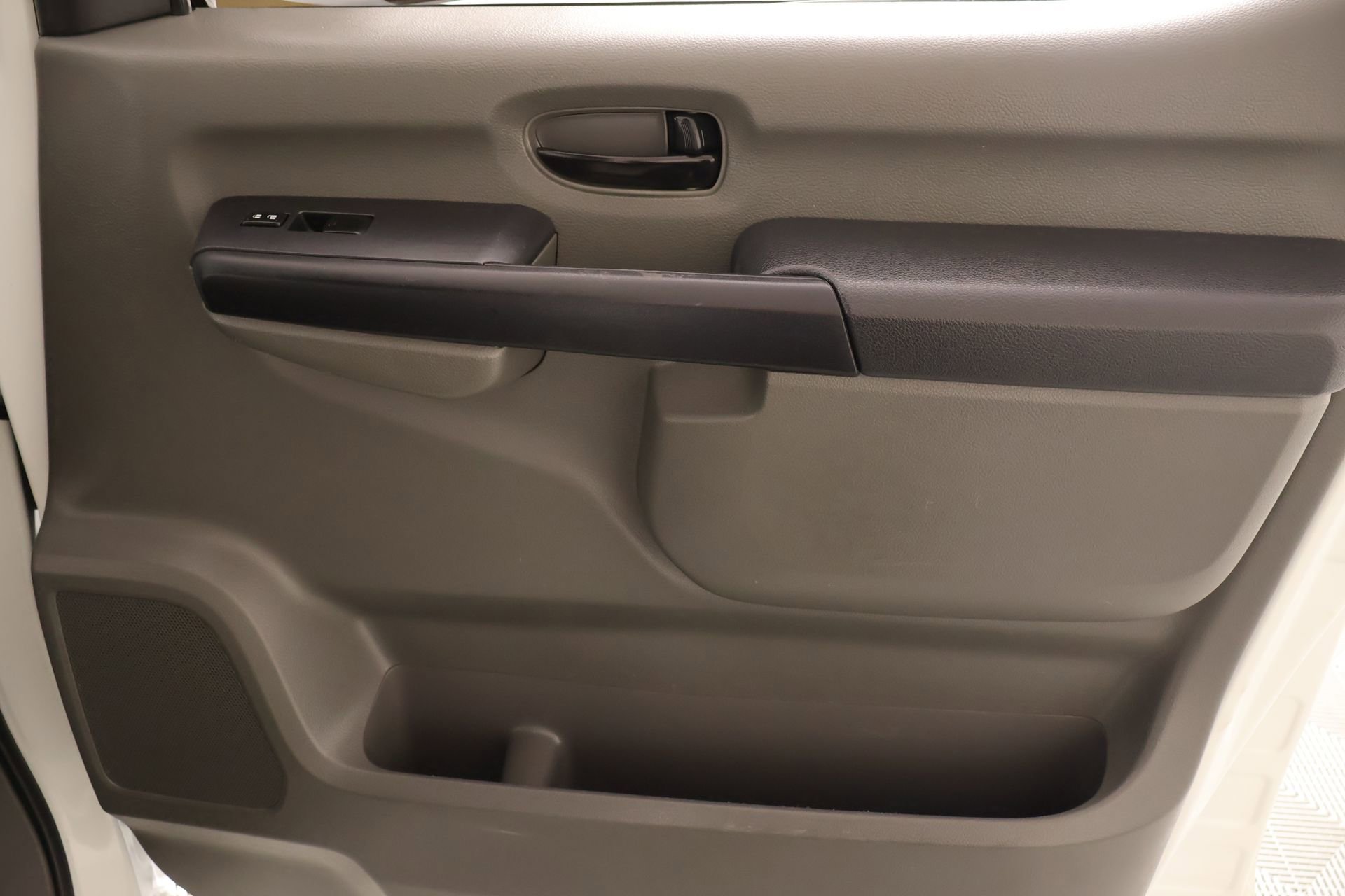 Used 2020 Nissan NV 2500 SV image 13