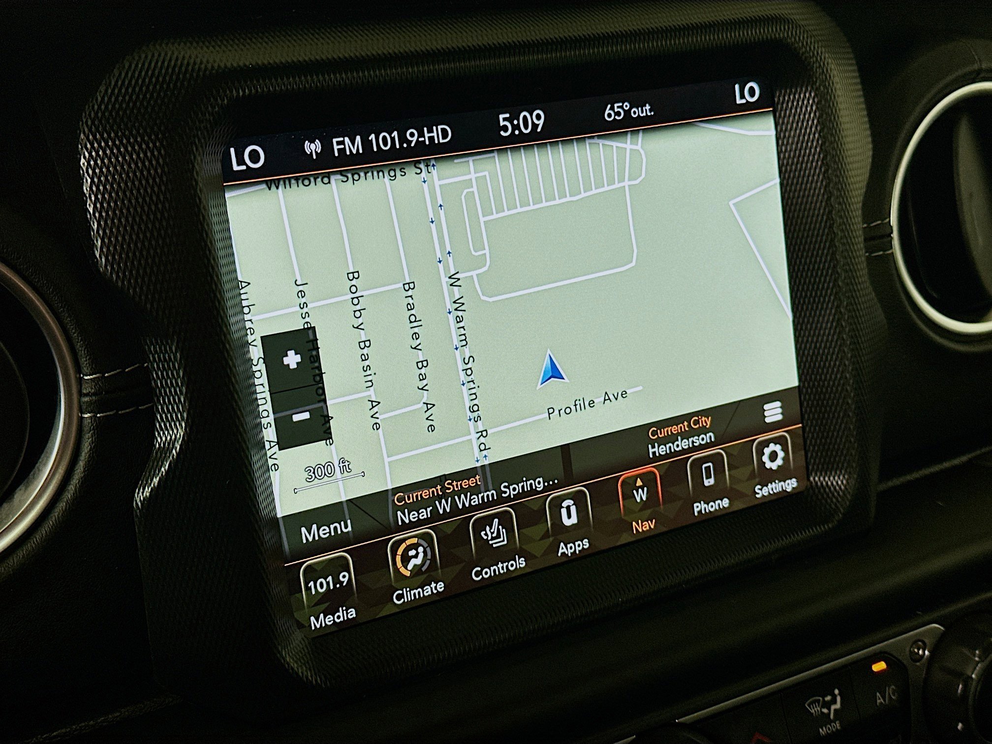Used 2023 Jeep Wrangler Unlimited Sahara w/ Cold Weather Group AWD/4WD image 21