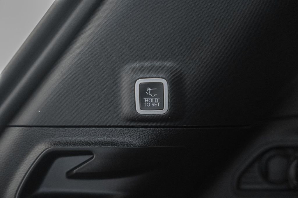 New 2025 Jeep Grand Cherokee Altitude image 10