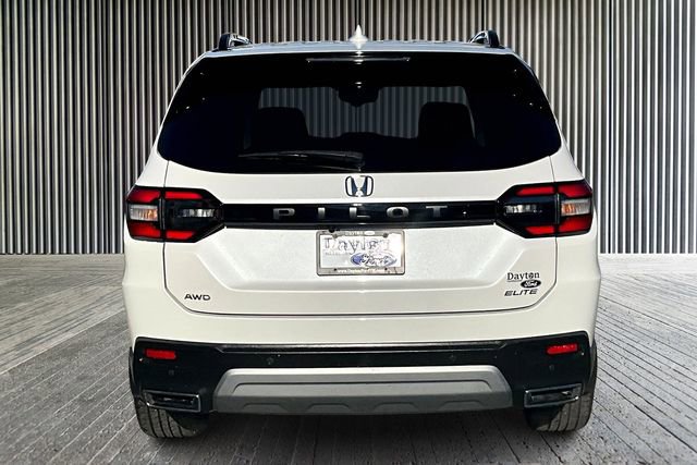 Used 2023 Honda Pilot Elite image 4