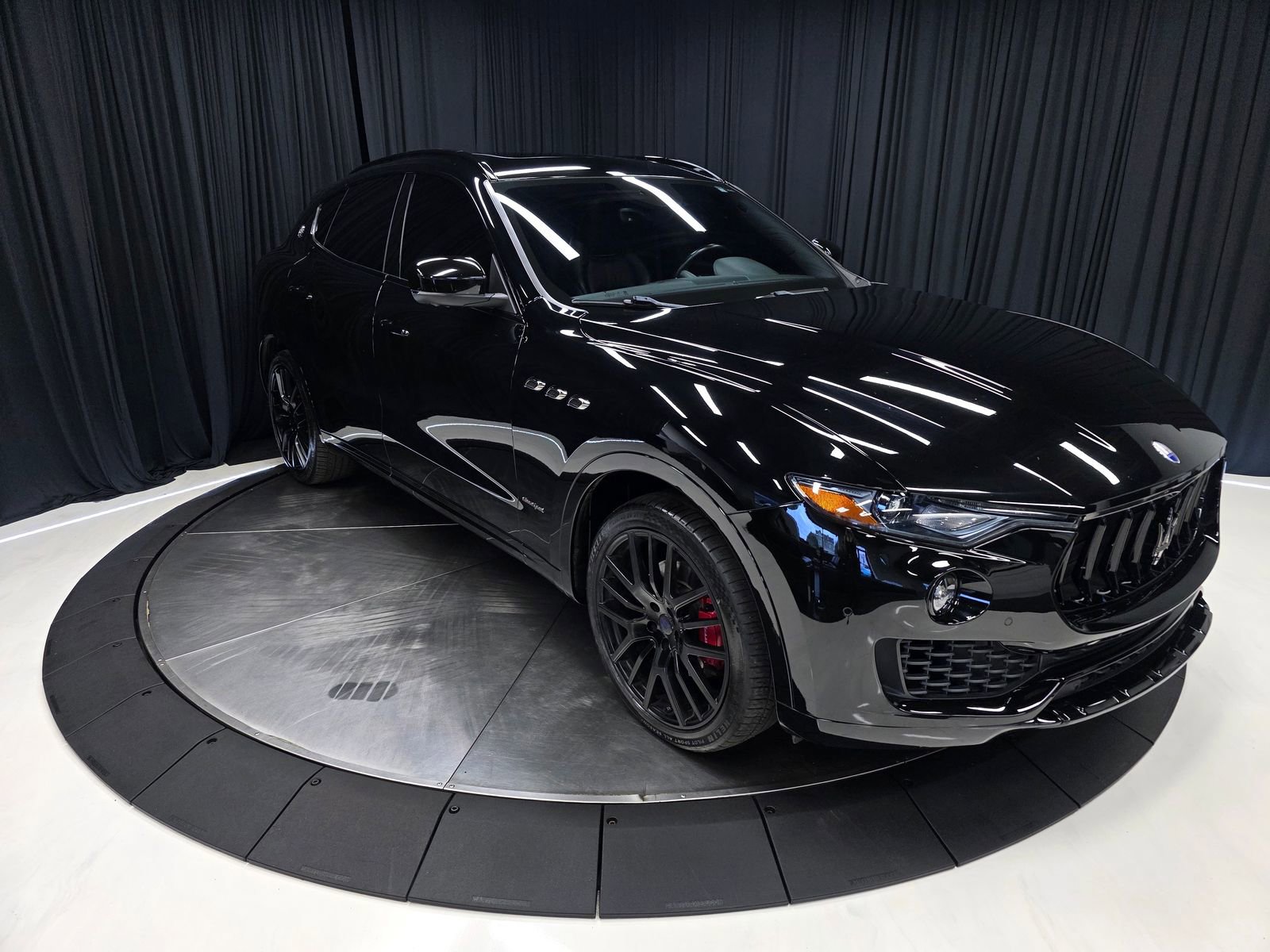 Used 2018 Maserati Levante GranSport AWD/4WD image 4