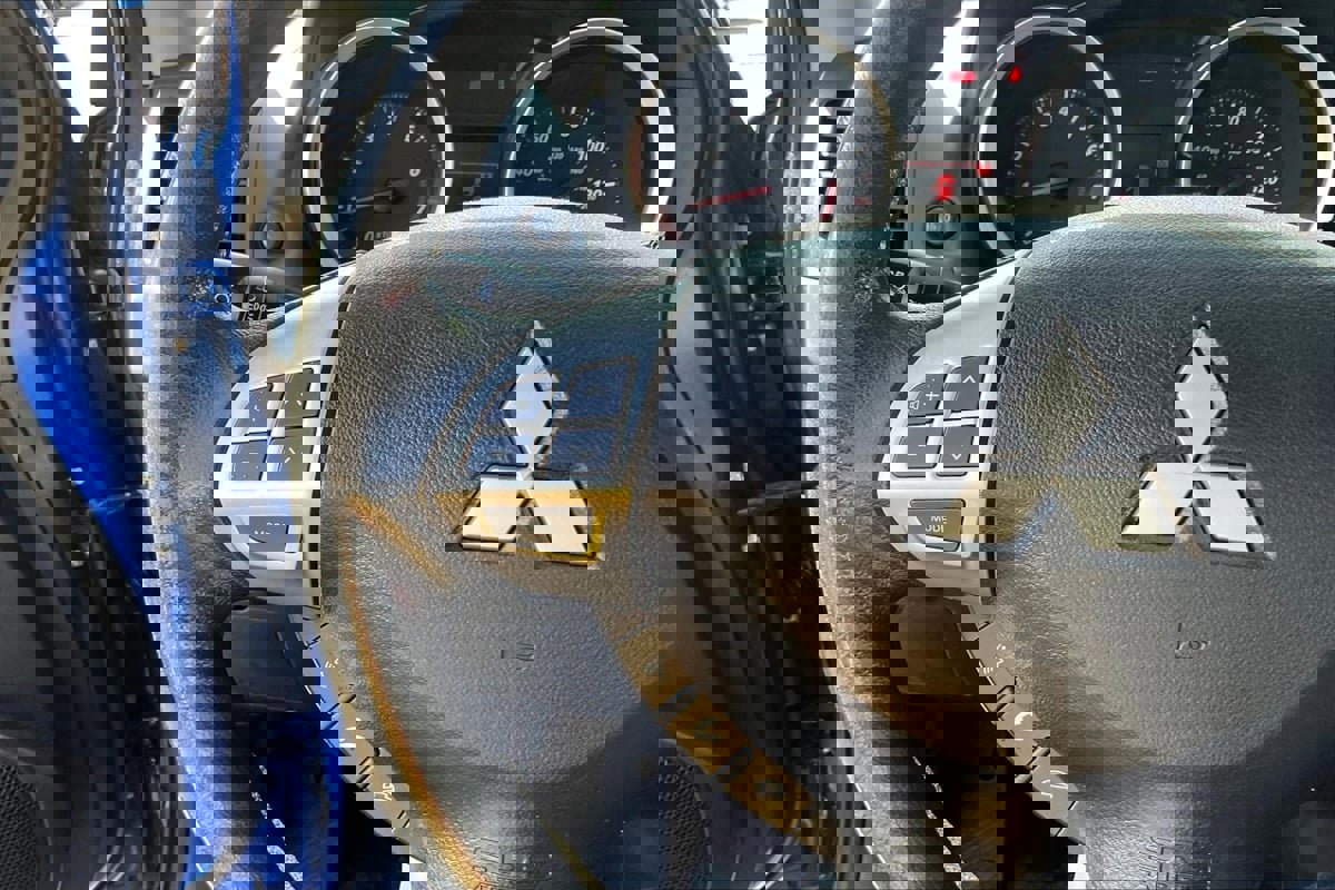 Used 2011 Mitsubishi Lancer ES image 11