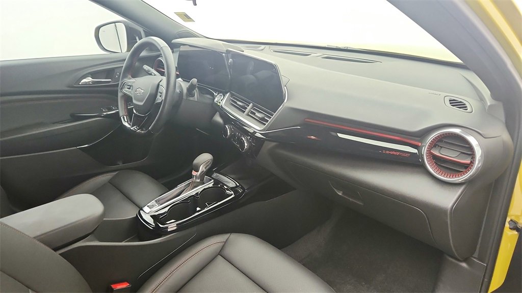 Certified 2024 Chevrolet Trax RS w/ Sunroof Package image 30