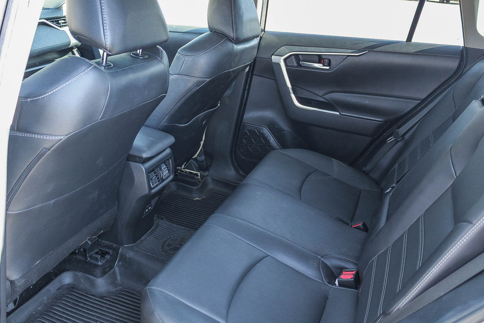 Used 2023 Toyota RAV4 XLE Premium FWD image 20