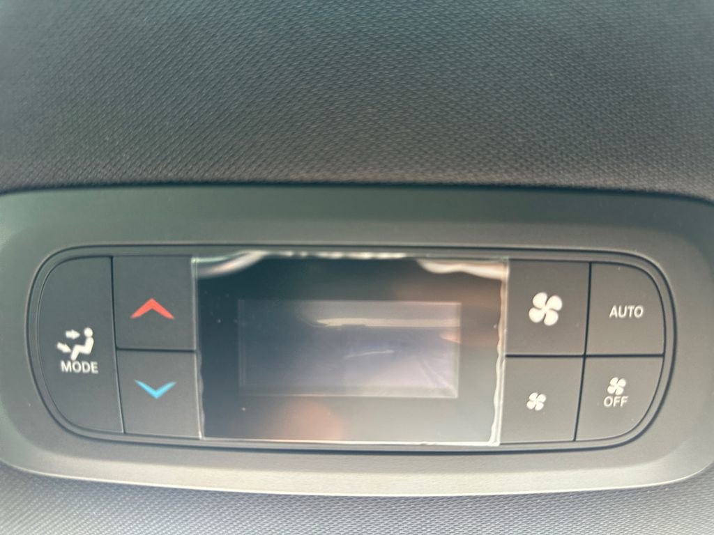 New 2026 Chrysler Pacifica Select image 16
