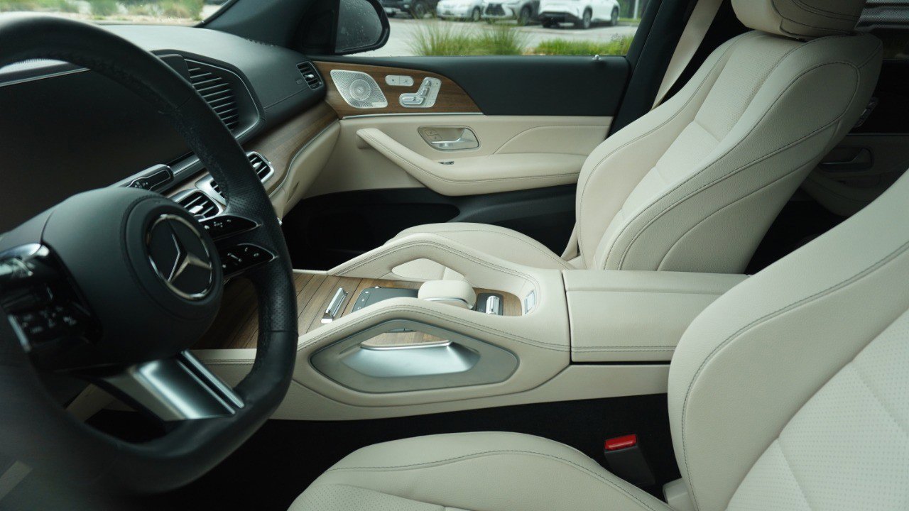 Used 2024 Mercedes-Benz GLS 450 4MATIC image 10