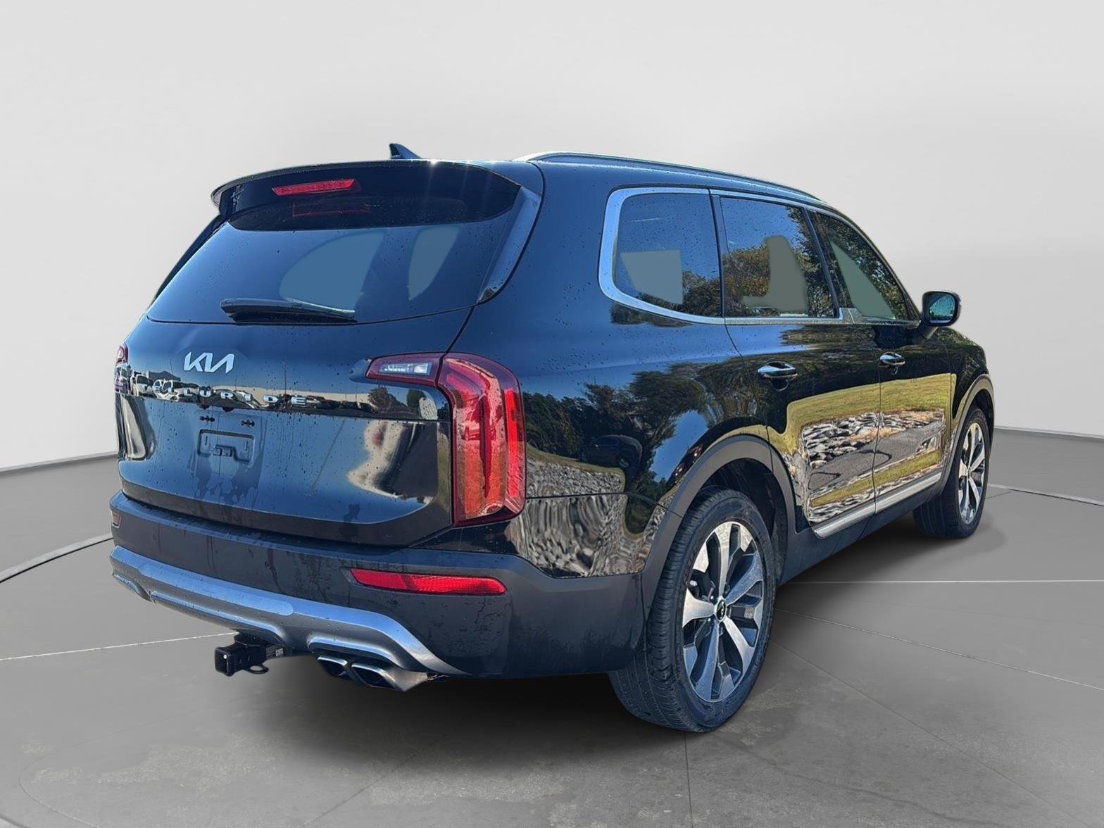 Used 2022 Kia Telluride S FWD image 3