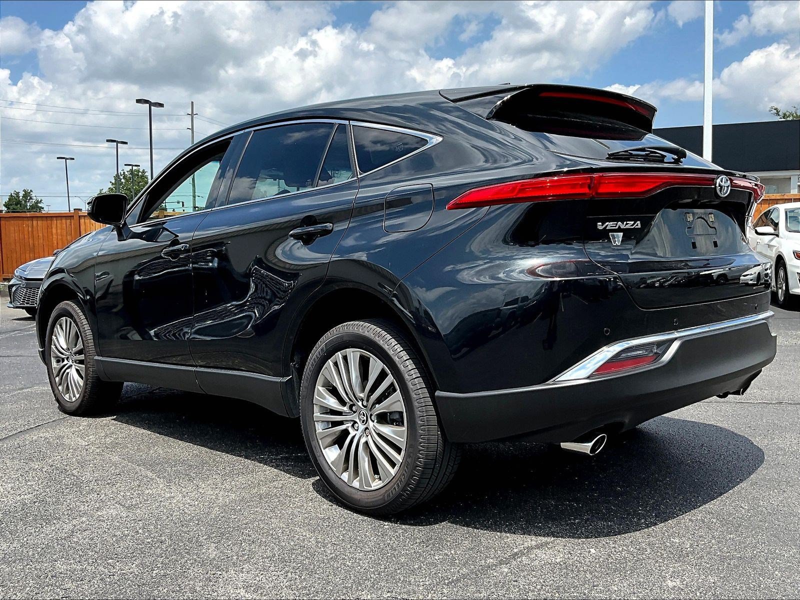 Used 2024 Toyota Venza Limited AWD/4WD image 4