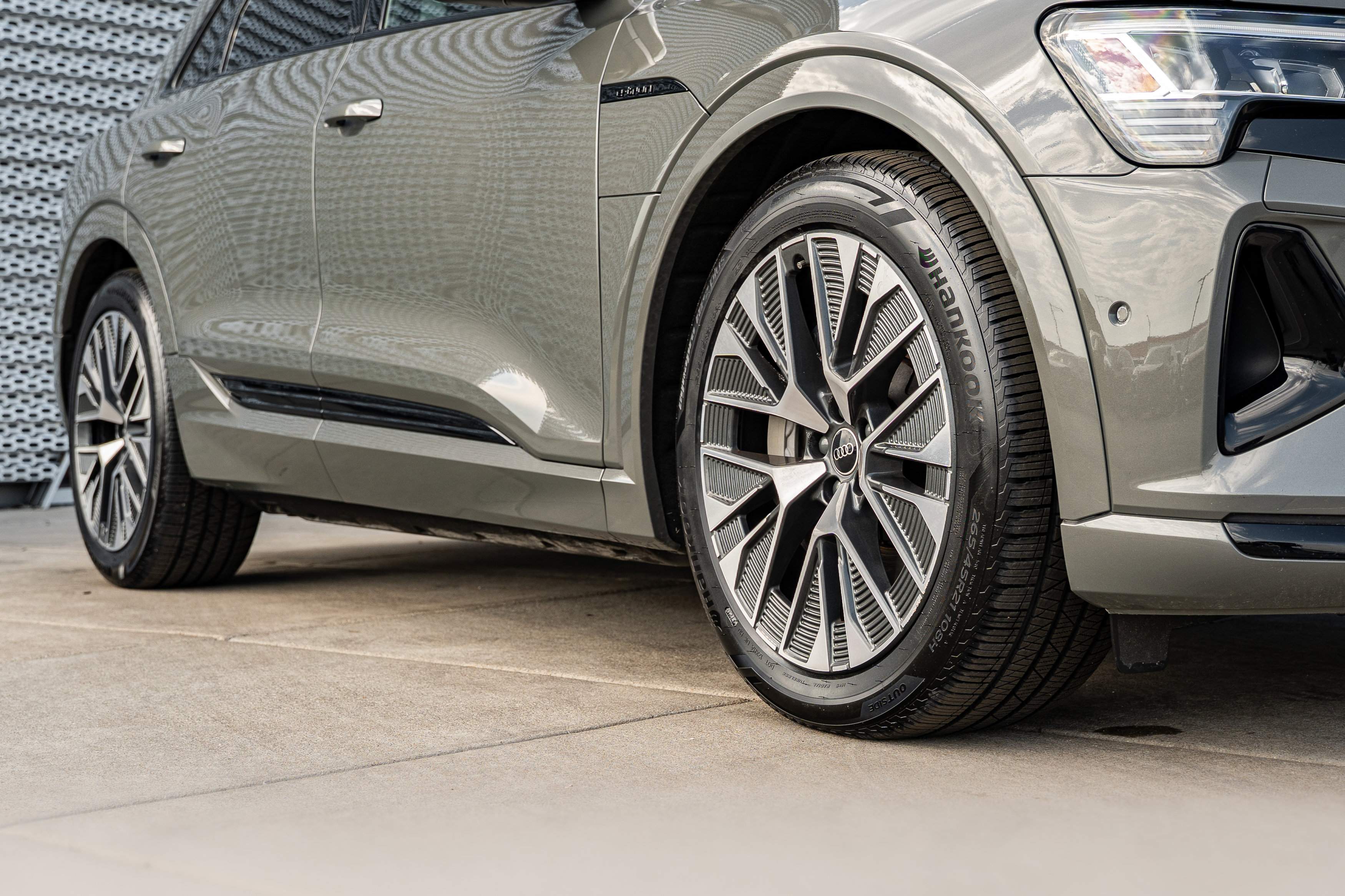 Certified 2024 Audi Q8 e-tron Premium Plus w/ Premium Plus Package image 35