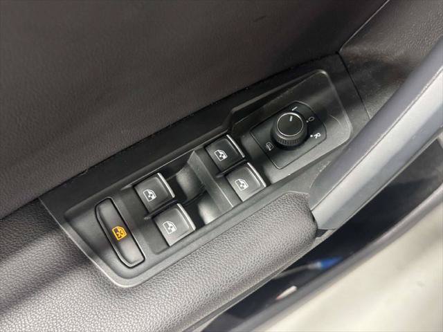 Used 2019 Volkswagen Tiguan SE w/ Panoramic Sunroof Package AWD/4WD image 16