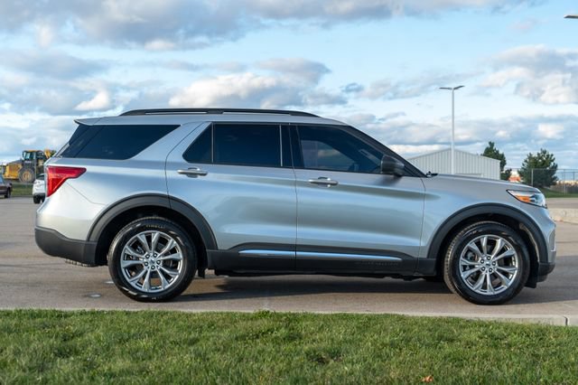 Used 2023 Ford Explorer XLT w/ Equipment Group 202A RWD image 8