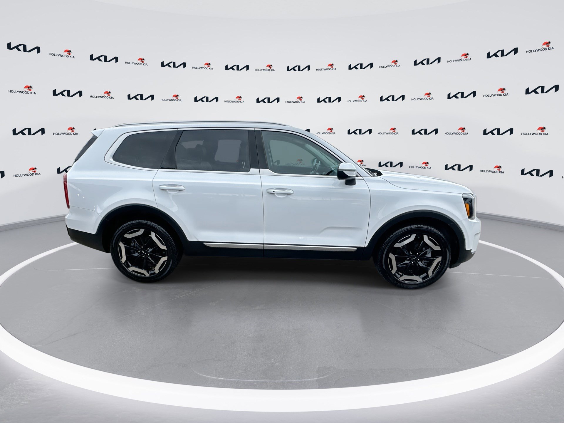 Used 2023 Kia Telluride S image 9