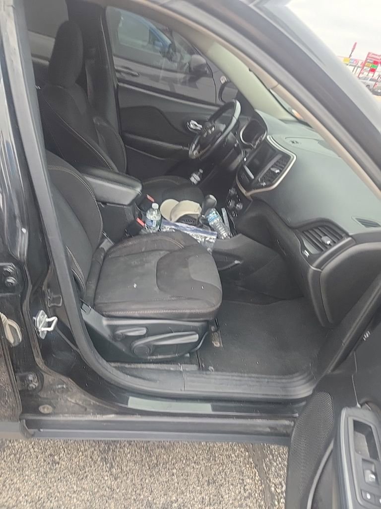 Used 2016 Jeep Cherokee Latitude image 5