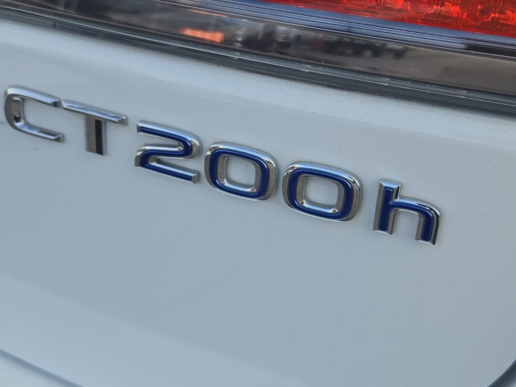 Used 2015 Lexus CT 200h image 6