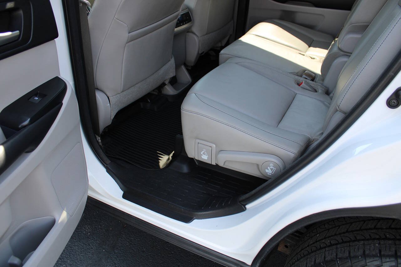 Used 2018 Toyota Highlander XLE AWD/4WD image 34