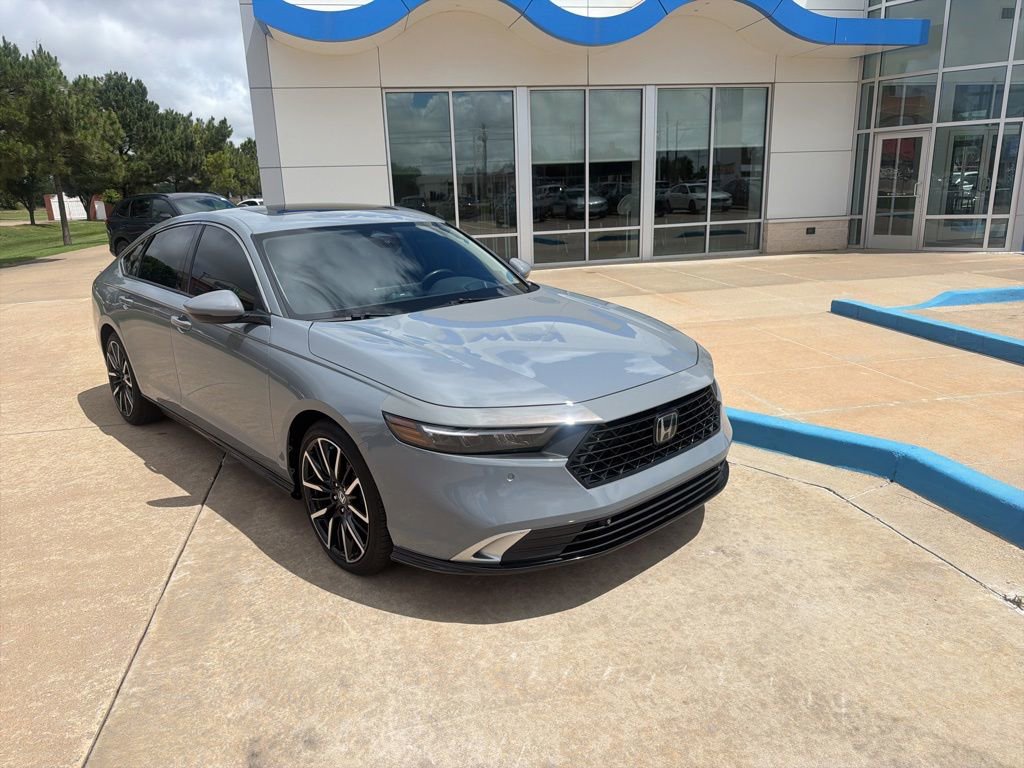 Used 2024 Honda Accord Touring image 3