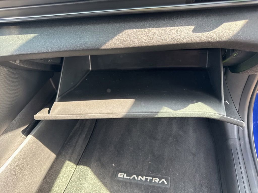 Used 2025 Hyundai Elantra SEL w/ Cargo Package image 13