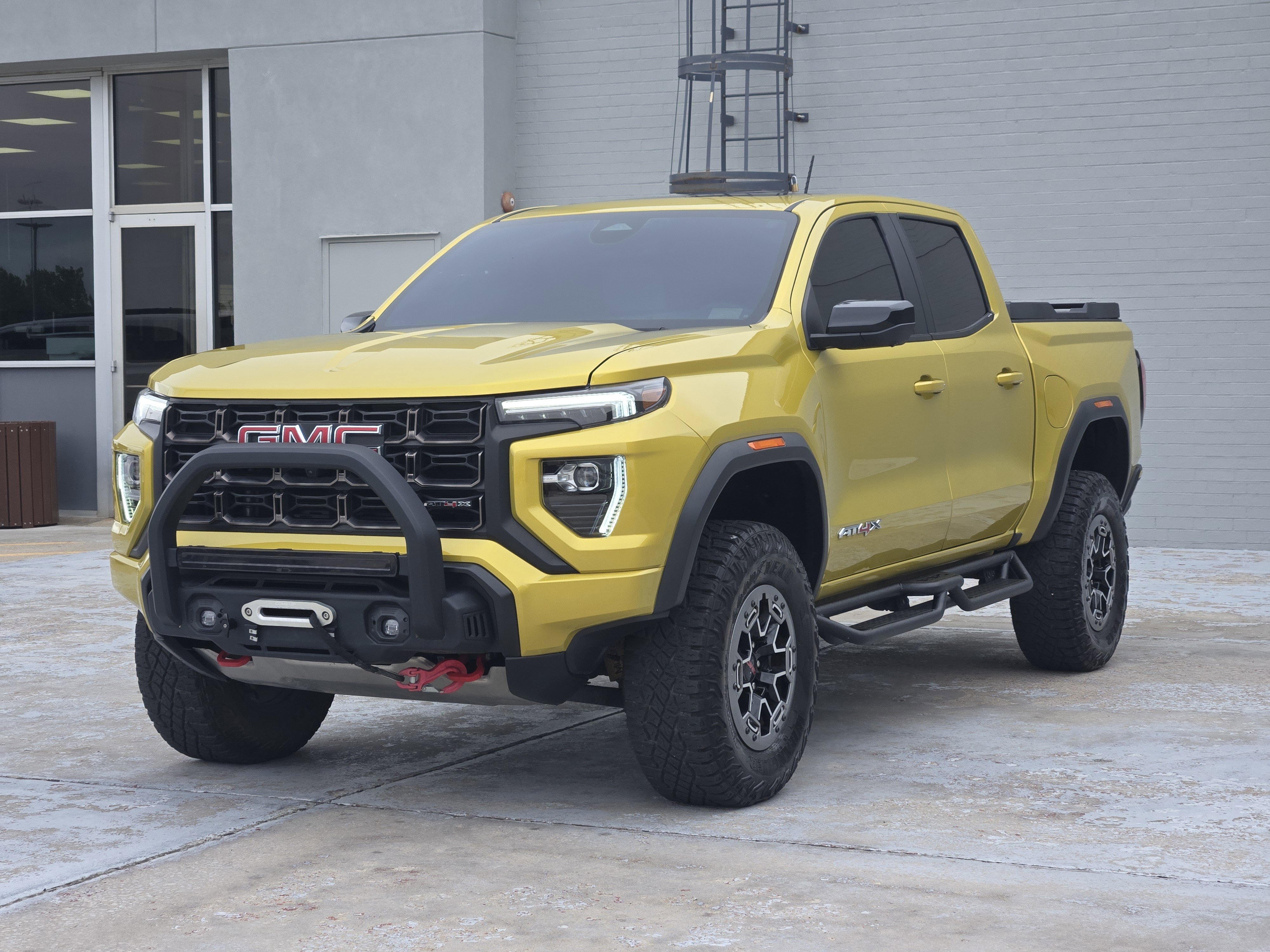 Used 2023 GMC Canyon AT4X w/ Edition 1 AWD/4WD image 4
