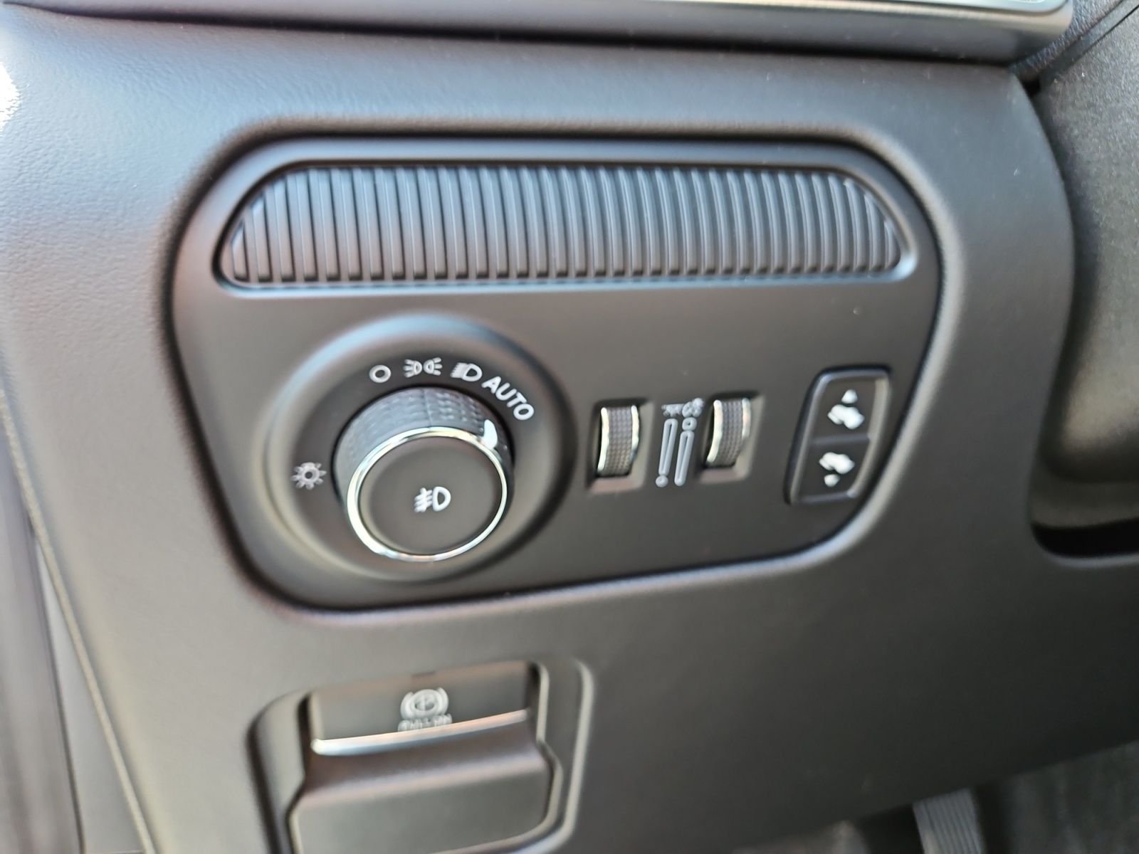 Used 2024 Jeep Grand Wagoneer Series III w/ Quick Order Packagew 28T AWD/4WD image 24