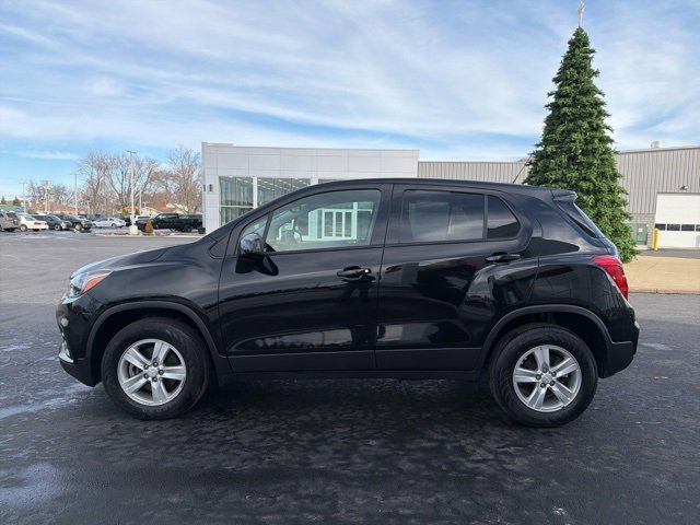 Used 2022 Chevrolet Trax LS w/ Tint and Cruise Package image 4