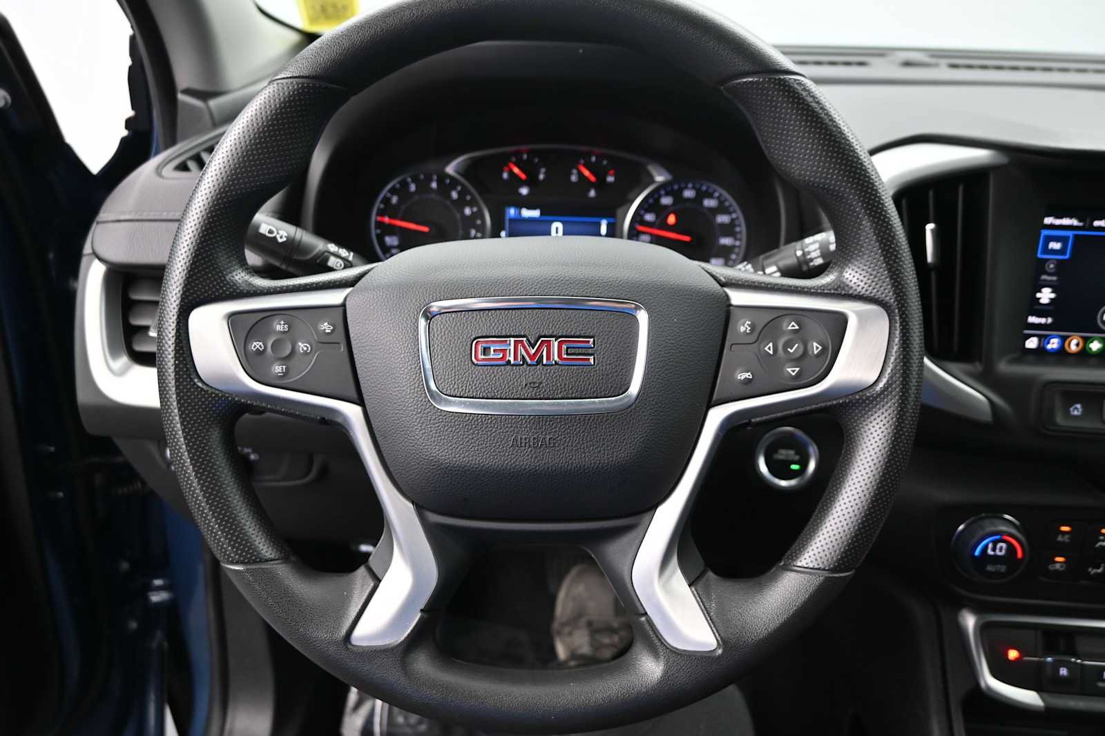 Used 2024 GMC Terrain SLE w/ Driver Convenience Package AWD/4WD image 12