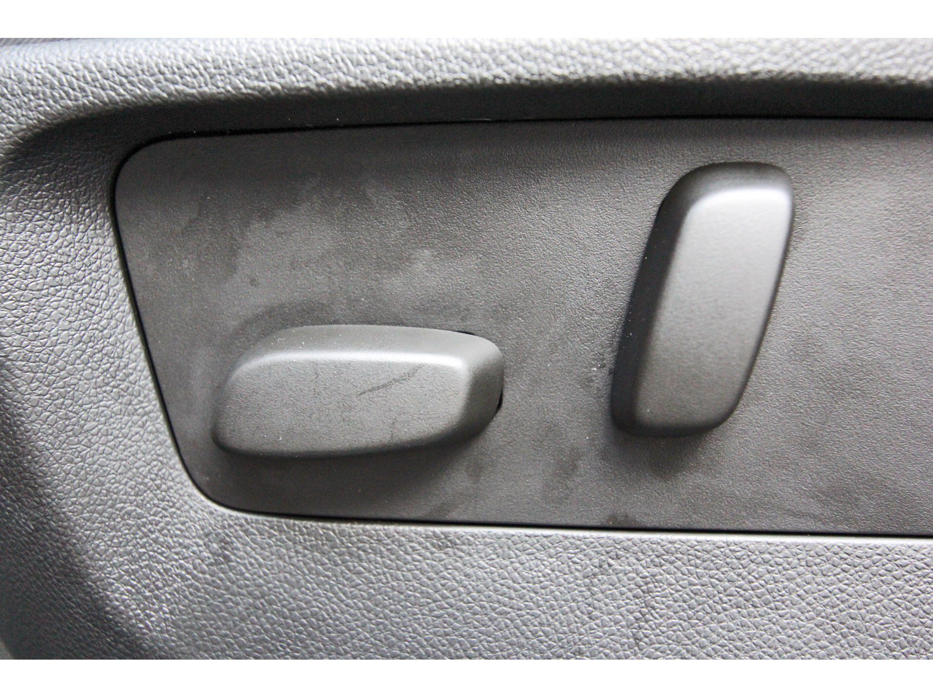 Used 2023 Buick Envision Avenir AWD/4WD image 35
