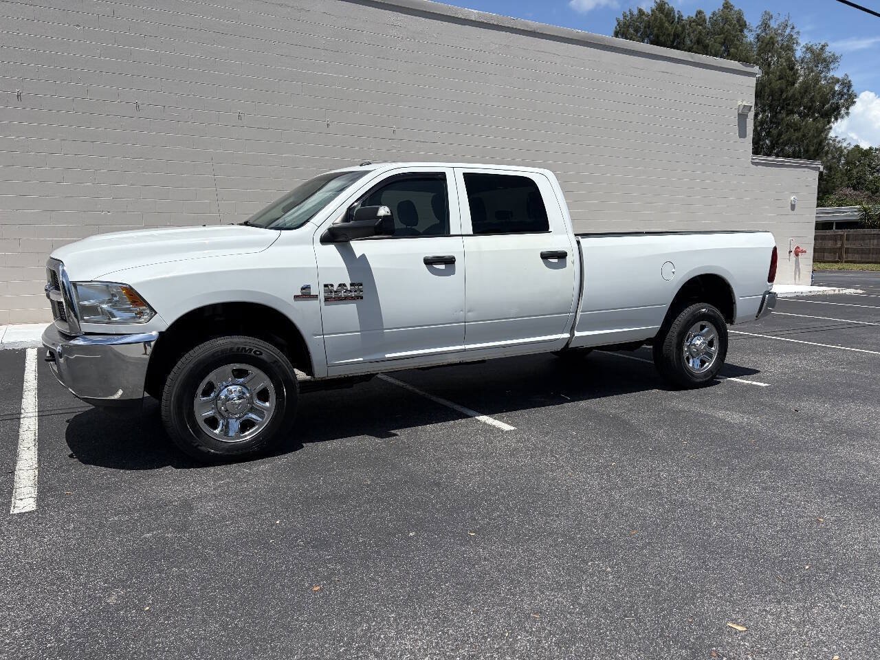 Used 2017 RAM 2500 Tradesman w/ Chrome Appearance Group AWD/4WD image 7
