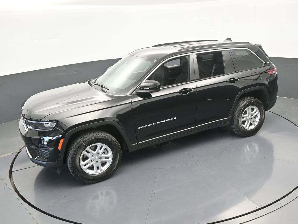 Used 2025 Jeep Grand Cherokee Laredo image 41