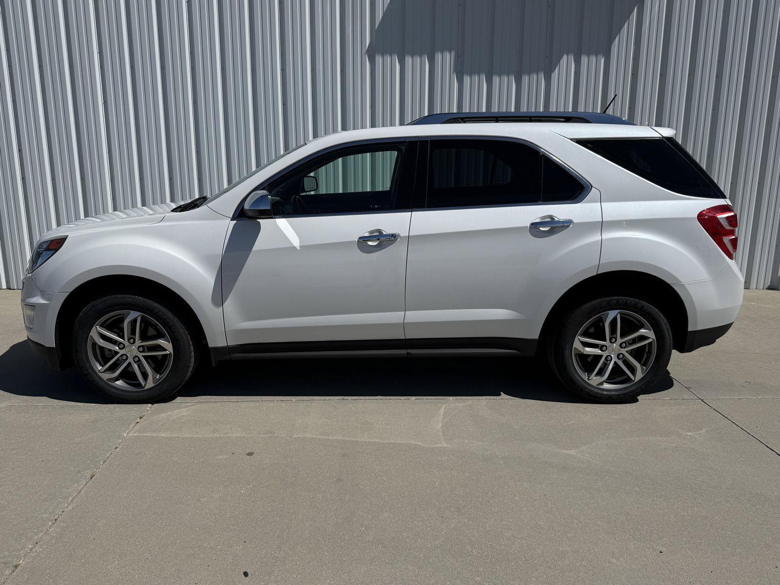 Used 2017 Chevrolet Equinox Premier w/ Enhanced Convenience Package AWD/4WD image 8