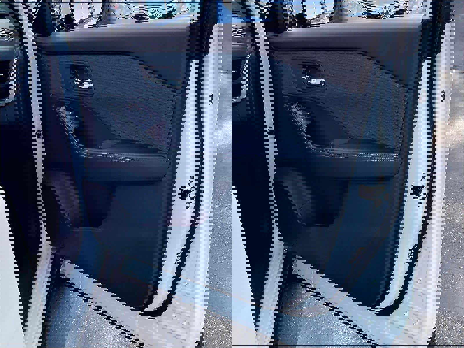 Used 2023 Nissan Rogue SV image 25