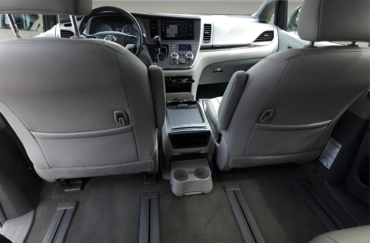 Used 2017 Toyota Sienna XLE w/ XLE Navigation Package AWD/4WD image 21