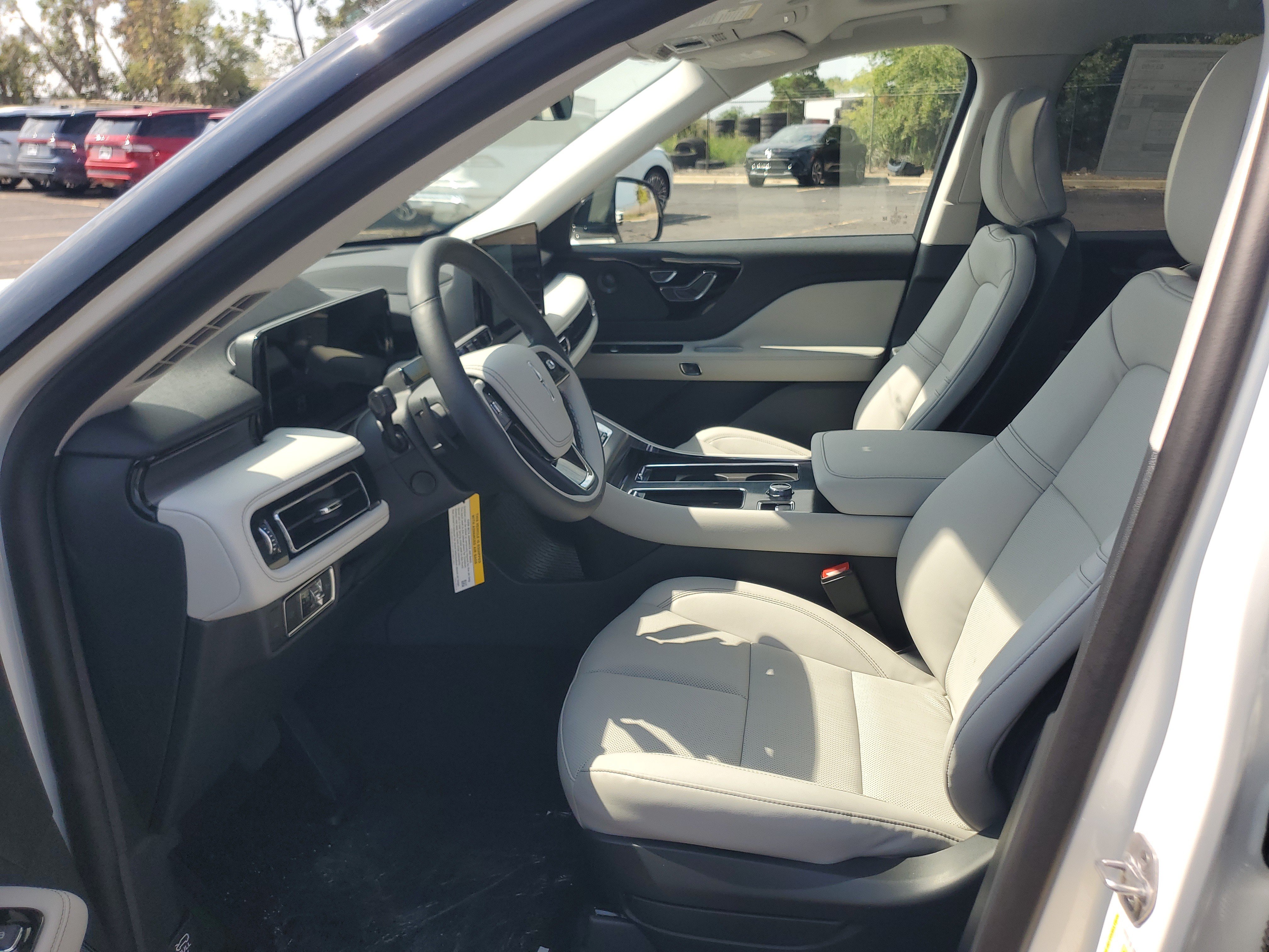 New 2027 Lincoln Aviator AWD image 11