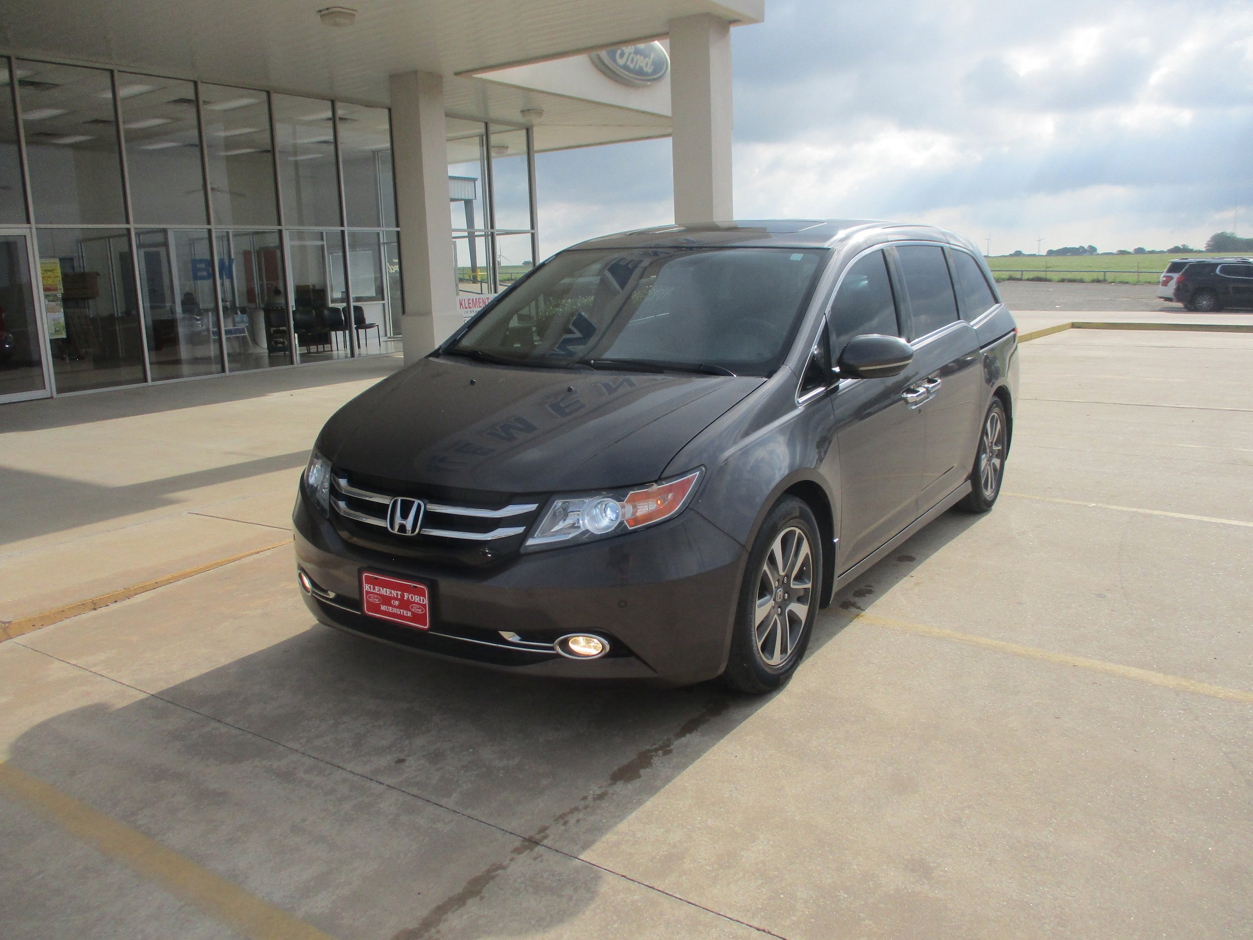 Used 2016 Honda Odyssey Touring Elite image 2