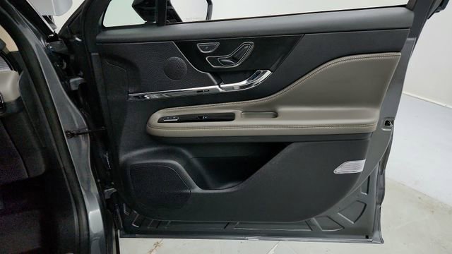 Used 2023 Lincoln Corsair AWD w/ Equipment Group 101A image 23