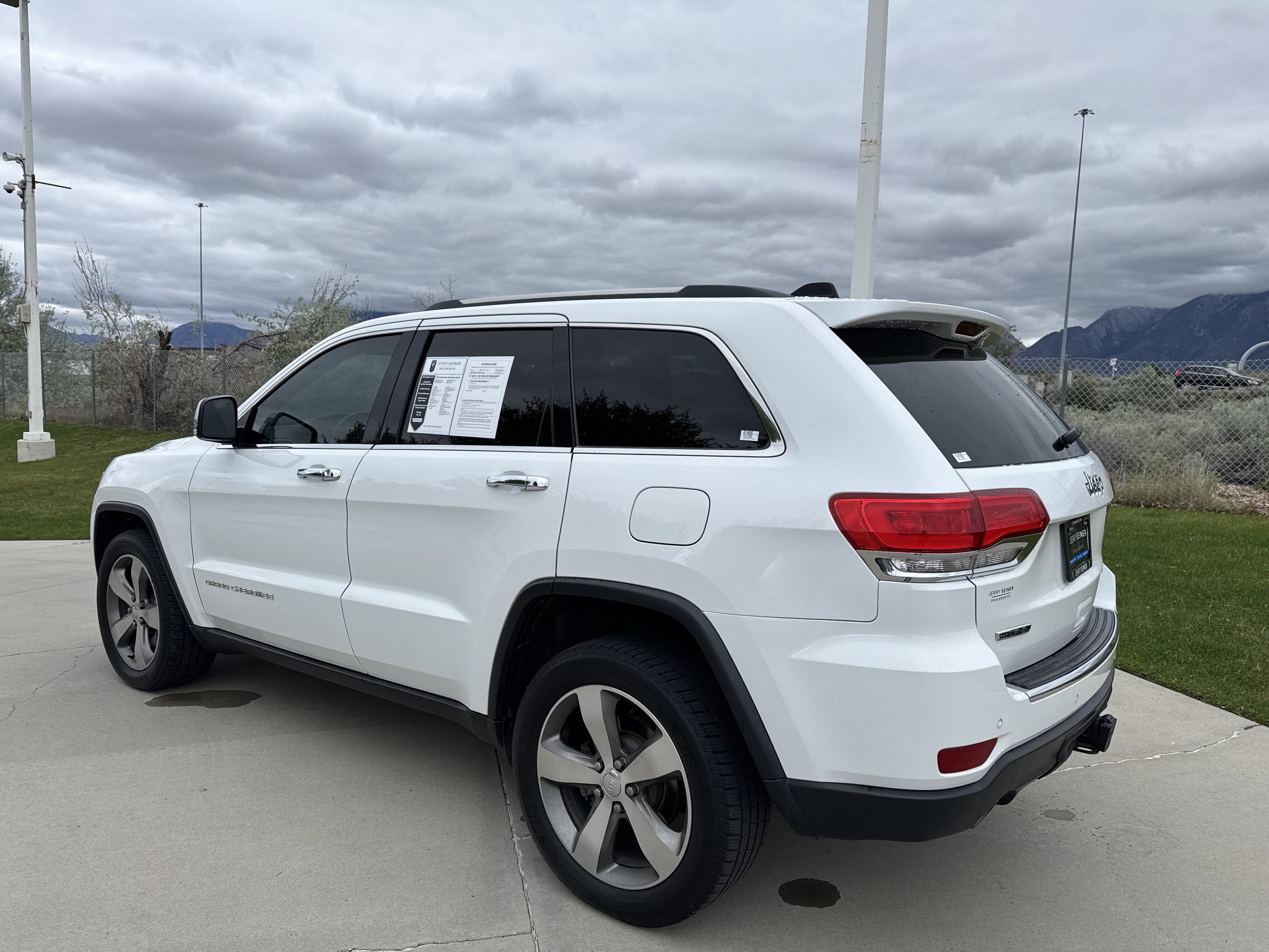 Used 2015 Jeep Grand Cherokee Limited w/ Luxury Group II AWD/4WD image 3