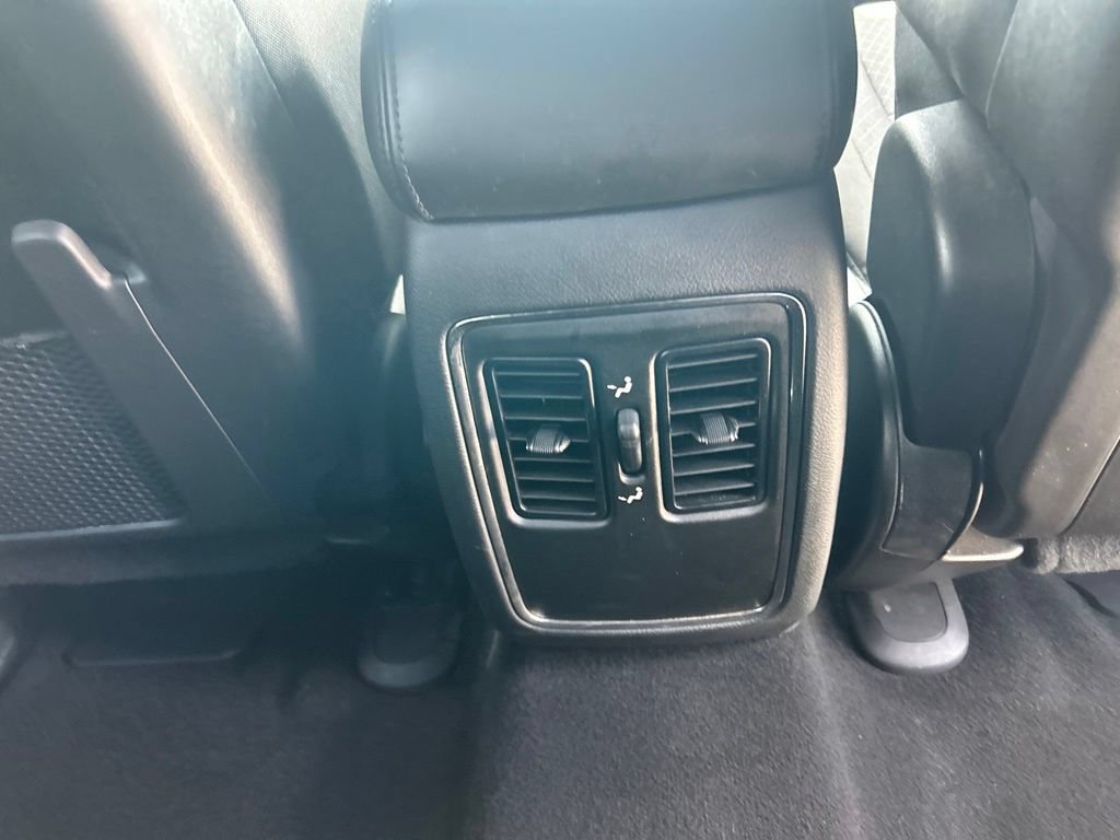 Used 2019 Jeep Grand Cherokee Laredo RWD image 28
