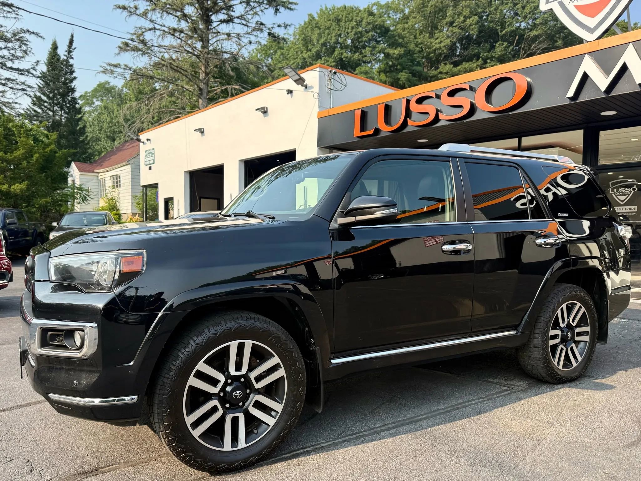 Used 2016 Toyota 4Runner Limited AWD/4WD image 3