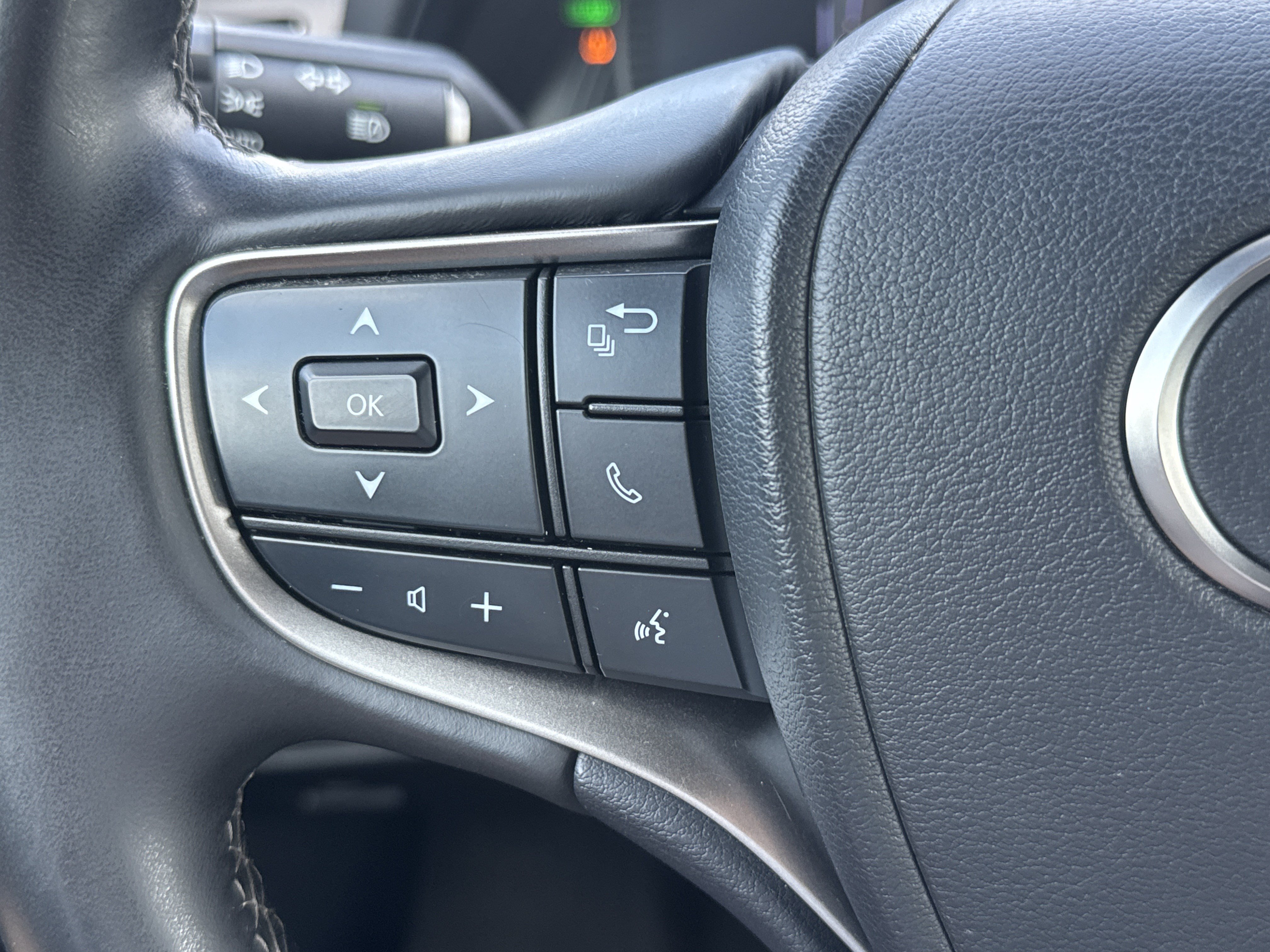Used 2022 Lexus UX 250h AWD/4WD image 16