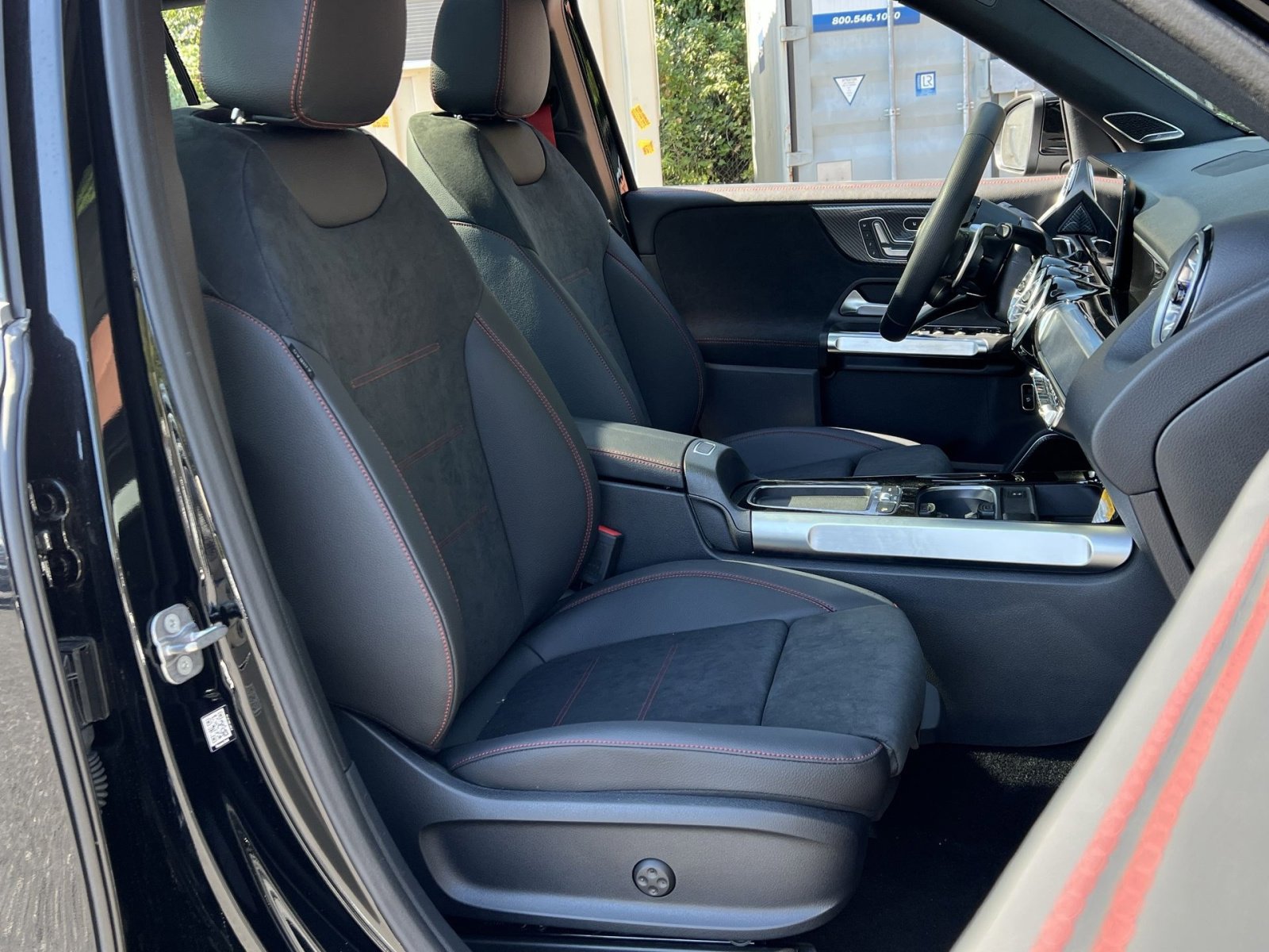 New 2025 Mercedes-Benz GLB 35 AMG 4MATIC image 26